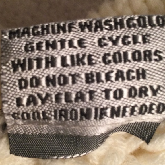 ⭐️ Knitted Cream Color Shrug by Rave - Picture 5 of 12